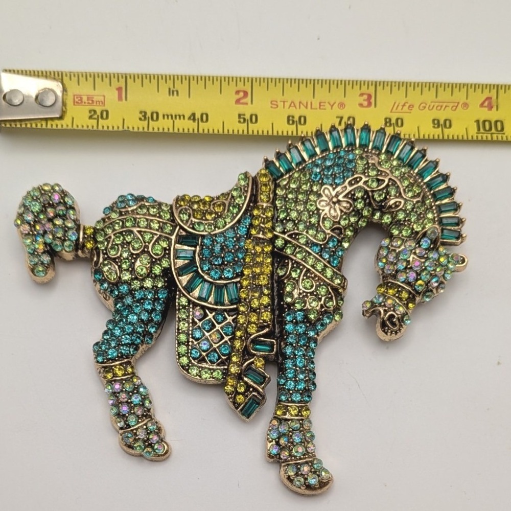 Majestic Sparkling Horse Brooch Green Teal Rhinestone Gold Tone Statement Pin